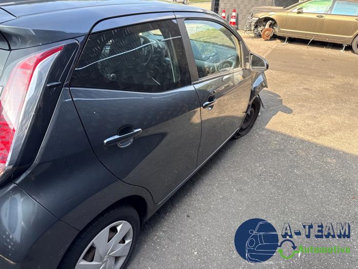 Toyota Aygo 1.0 12V VVT-i Sloopvoertuig (2015, Grijs)