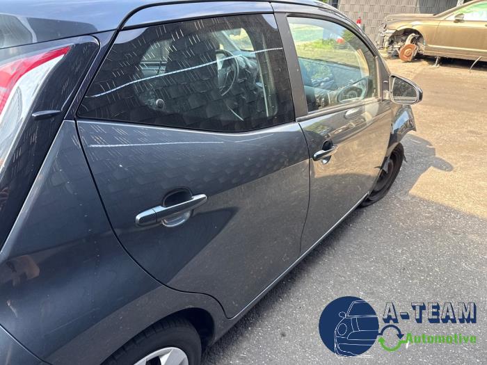 Toyota Aygo 1.0 12V VVT-i Sloopvoertuig (2015, Grijs)