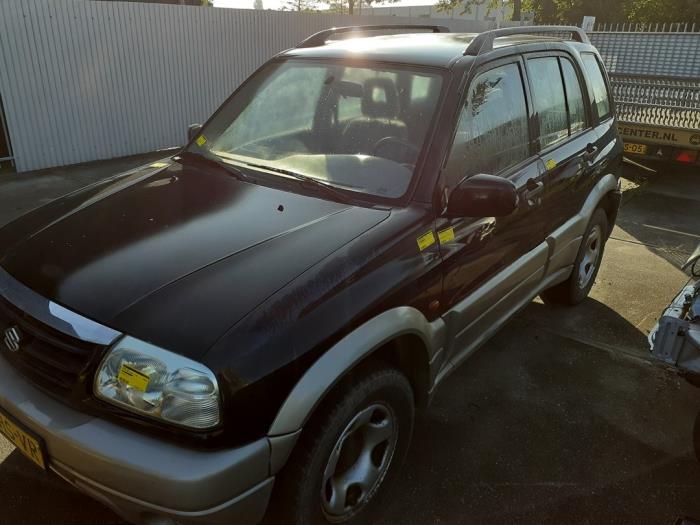 Suzuki Grand Vitara I 2.0 16V Sloopvoertuig (2001, Zwart, Beige)
