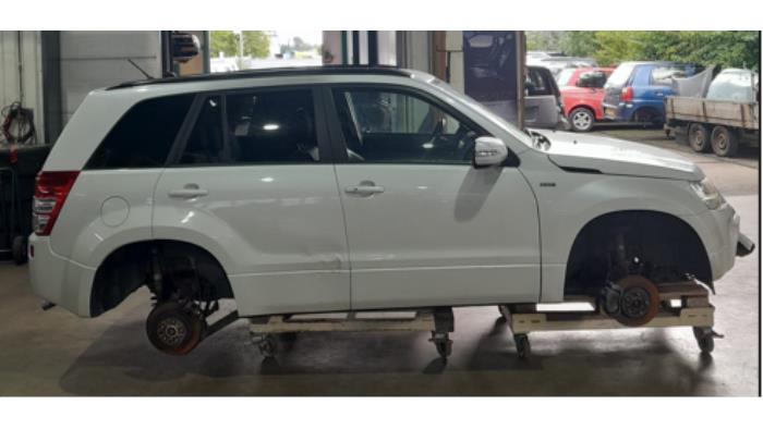 Suzuki Grand Vitara II 1.9 DDiS Sloopvoertuig (2011, Metallic, Wit)
