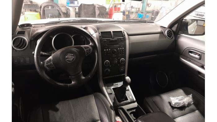 Suzuki Grand Vitara II 1.9 DDiS Sloopvoertuig (2011, Metallic, Wit)