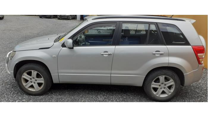 Suzuki Grand Vitara II 2.0 16V Sloopvoertuig (2006, Grijs)