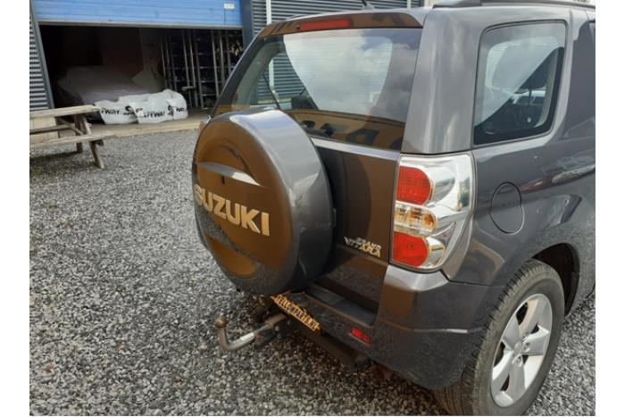 Suzuki Grand Vitara II 2.4 16V Sloopvoertuig (2008, Grijs)