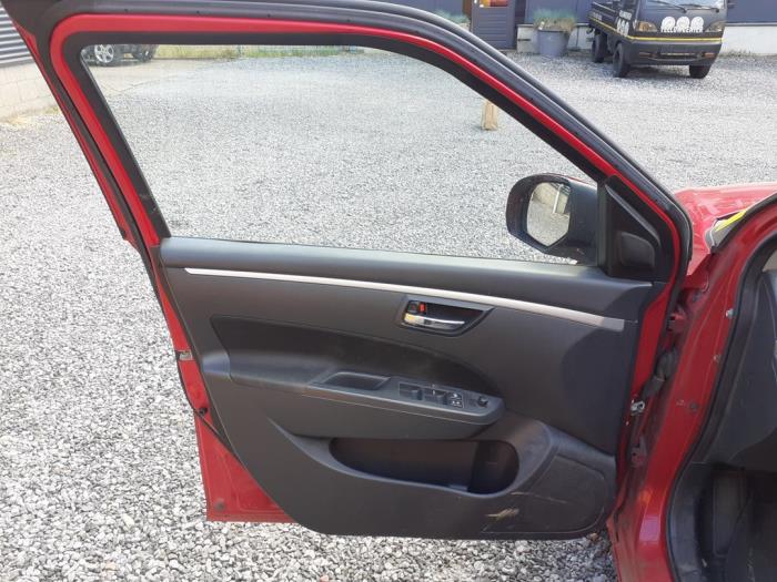 Suzuki Swift 1.2 16V Sloopvoertuig (2013, Rood)