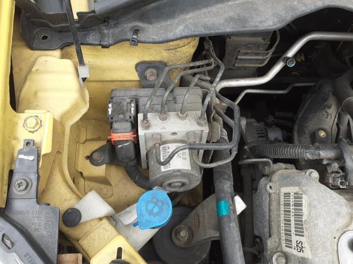 Suzuki Swift 1.3 VVT 16V Sloopvoertuig (2005, Geel)