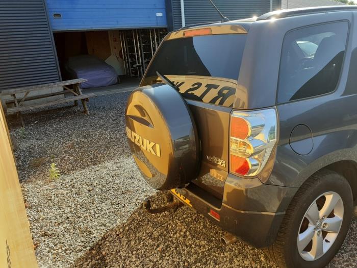 Suzuki Grand Vitara II 2.4 16V Sloopvoertuig (2008, Grijs)