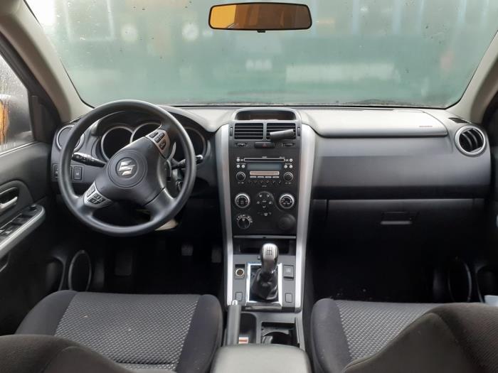 Suzuki Grand Vitara II 2.0 16V Sloopvoertuig (2006, Grijs)