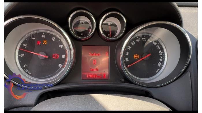 Opel Astra J Sports Tourer 1.4 Turbo 16V Sloopvoertuig (2014, Metallic, Zwart)