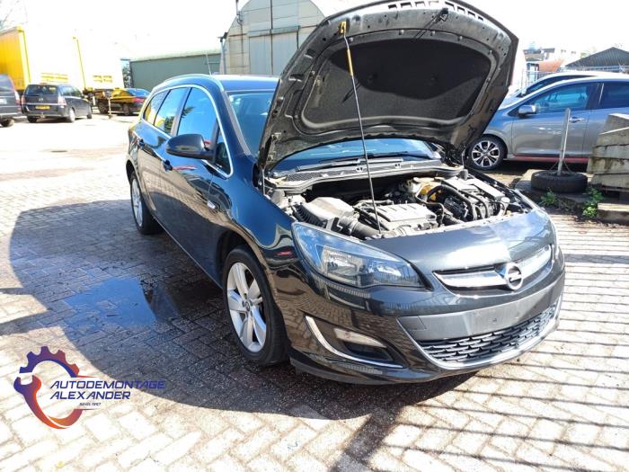Opel Astra J Sports Tourer 1.4 Turbo 16V Sloopvoertuig (2014, Metallic, Zwart)