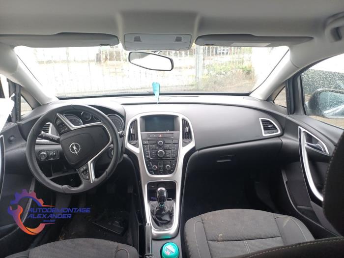 Opel Astra J Sports Tourer 1.4 Turbo 16V Sloopvoertuig (2014, Metallic, Zwart)