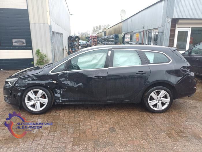 Opel Astra J Sports Tourer 1.4 Turbo 16V Sloopvoertuig (2014, Metallic, Zwart)