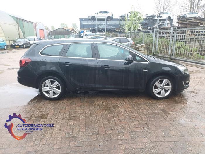 Opel Astra J Sports Tourer 1.4 Turbo 16V Sloopvoertuig (2014, Metallic, Zwart)