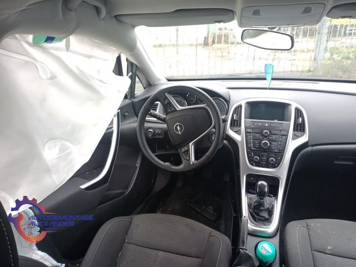 Opel Astra J Sports Tourer 1.4 Turbo 16V Sloopvoertuig (2014, Metallic, Zwart)