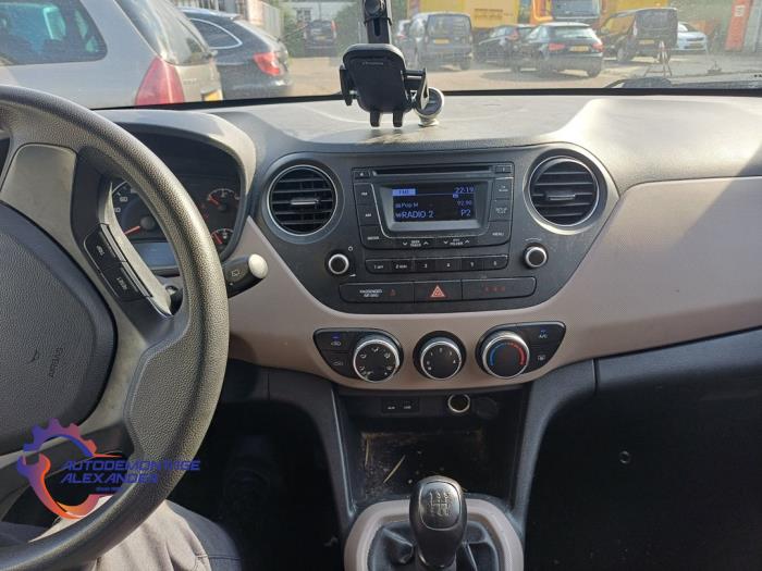 Hyundai i10 1.0 12V Sloopvoertuig (2014, Zwart)