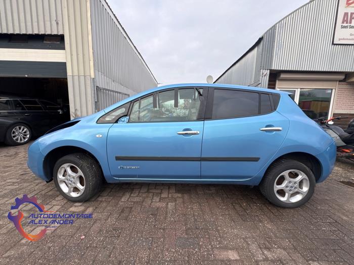 Nissan Leaf Leaf Sloopvoertuig (2011, Blauw)