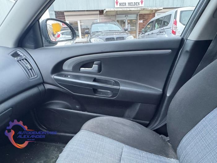 Kia Cee'd Sporty Wagon 1.4 16V Sloopvoertuig (2010, Donker, Zilvergrijs)