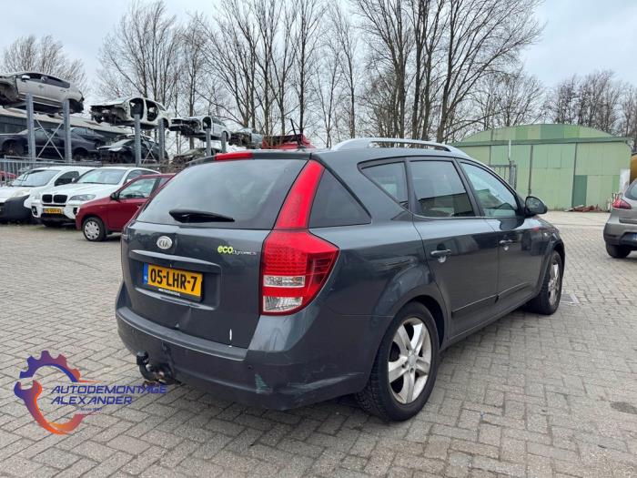 Kia Cee'd Sporty Wagon 1.4 16V Sloopvoertuig (2010, Donker, Zilvergrijs)