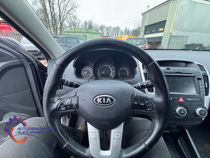 Kia Cee'd Sporty Wagon 1.4 16V Sloopvoertuig (2010, Donker, Zilvergrijs)