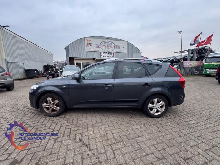 Kia Cee'd Sporty Wagon 1.4 16V Sloopvoertuig (2010, Donker, Zilvergrijs)