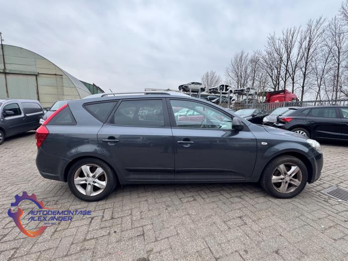 Kia Cee'd Sporty Wagon 1.4 16V Sloopvoertuig (2010, Donker, Zilvergrijs)