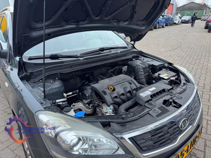 Kia Cee'd Sporty Wagon 1.4 16V Sloopvoertuig (2010, Donker, Zilvergrijs)