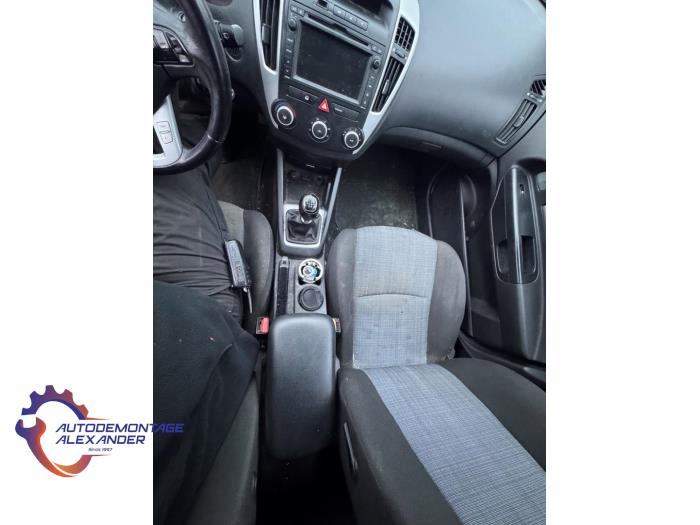 Kia Cee'd Sporty Wagon 1.4 16V Sloopvoertuig (2010, Donker, Zilvergrijs)