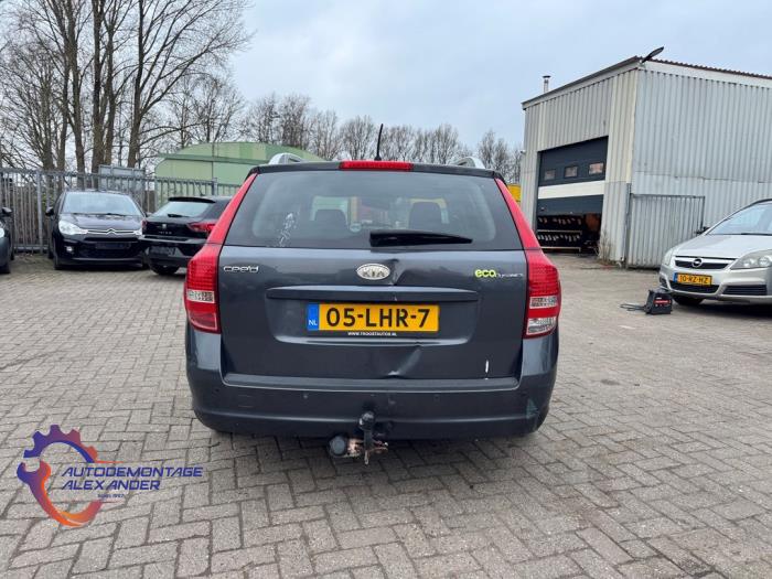 Kia Cee'd Sporty Wagon 1.4 16V Sloopvoertuig (2010, Donker, Zilvergrijs)