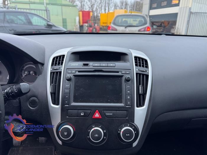 Kia Cee'd Sporty Wagon 1.4 16V Sloopvoertuig (2010, Donker, Zilvergrijs)