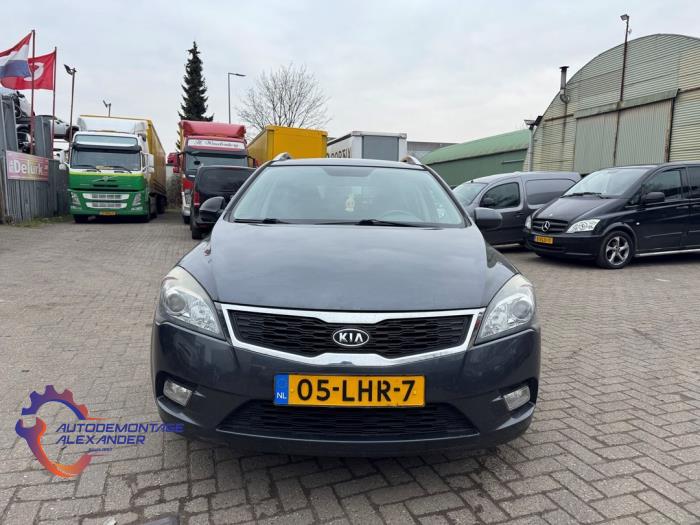 Kia Cee'd Sporty Wagon 1.4 16V Sloopvoertuig (2010, Donker, Zilvergrijs)