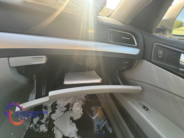 Skoda Superb Combi 1.6 TDI Sloopvoertuig (2011, Grijs)