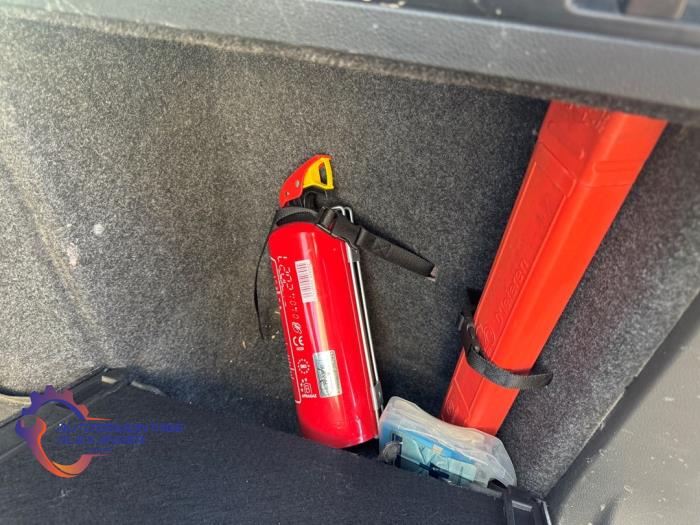 Skoda Superb Combi 1.6 TDI Sloopvoertuig (2011, Grijs)