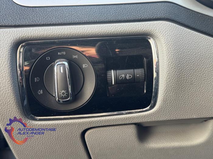 Skoda Superb Combi 1.6 TDI Sloopvoertuig (2011, Grijs)