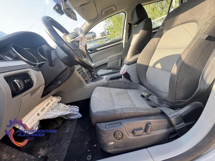 Skoda Superb Combi 1.6 TDI Sloopvoertuig (2011, Grijs)