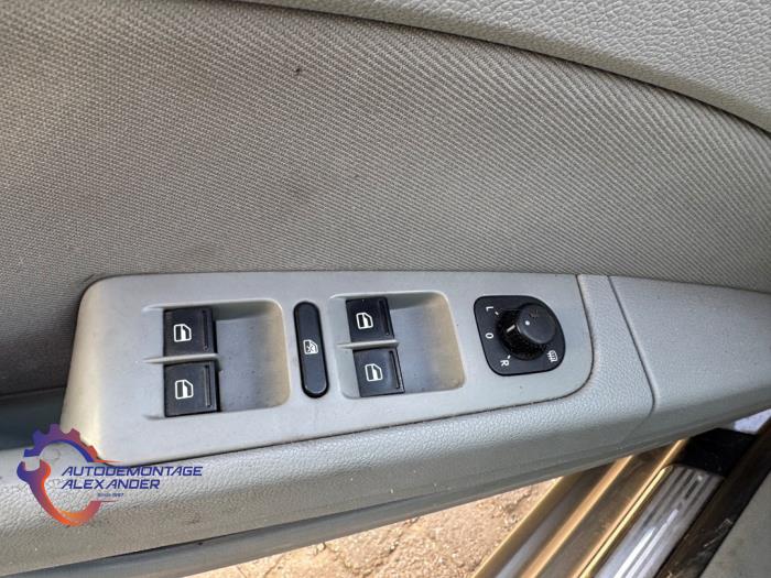 Skoda Superb Combi 1.6 TDI Sloopvoertuig (2011, Grijs)