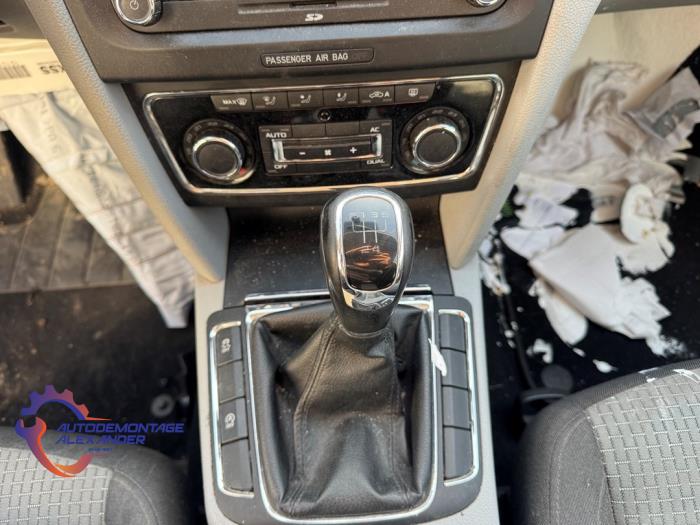 Skoda Superb Combi 1.6 TDI Sloopvoertuig (2011, Grijs)