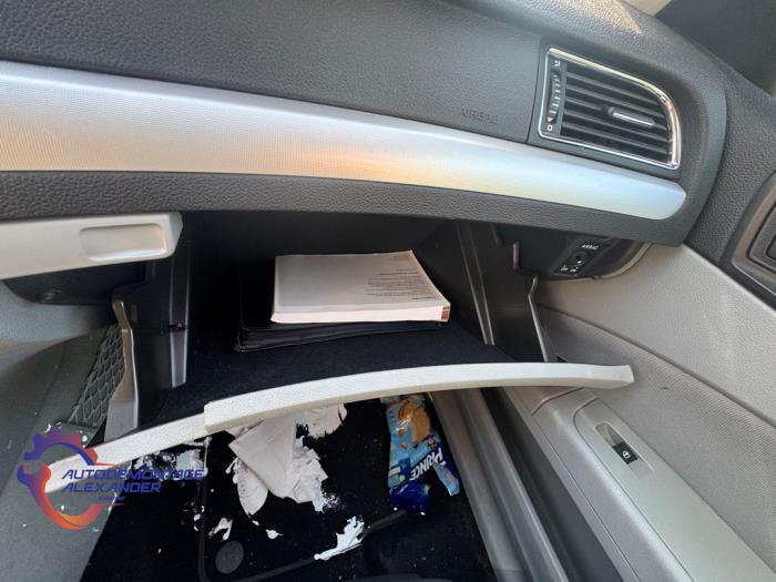 Skoda Superb Combi 1.6 TDI Sloopvoertuig (2011, Grijs)