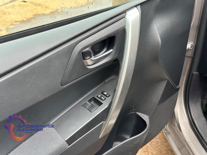 Toyota Auris 1.3 VVT-I 16V Sloopvoertuig (2015, 4V8)