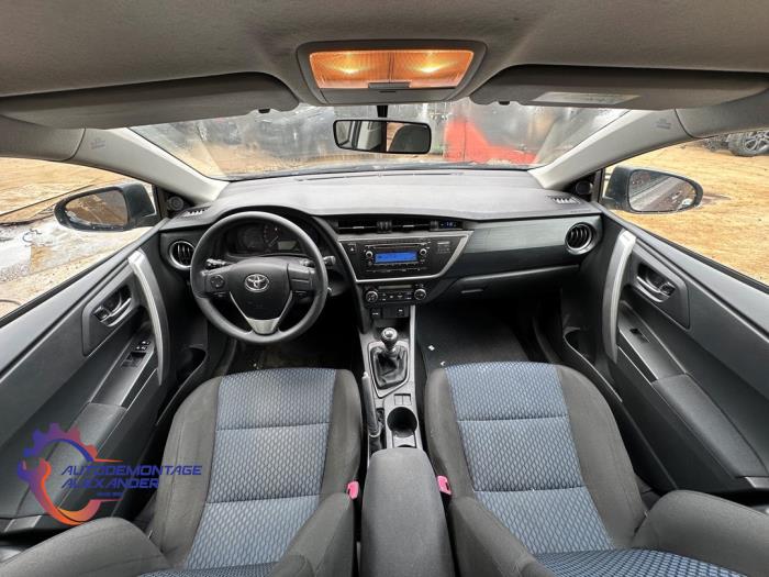 Toyota Auris 1.3 VVT-I 16V Sloopvoertuig (2015, 4V8)