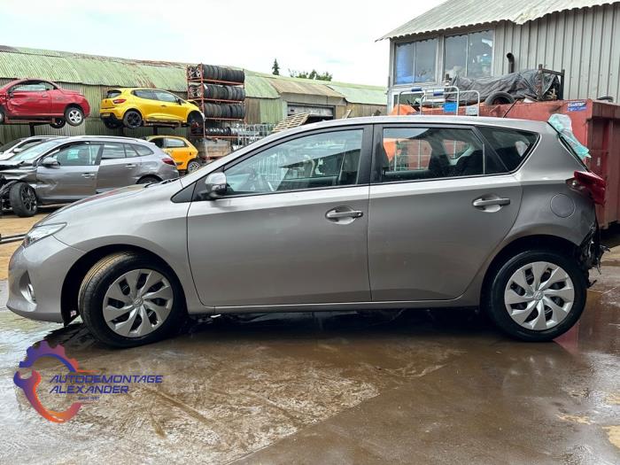 Toyota Auris 1.3 VVT-I 16V Sloopvoertuig (2015, 4V8)