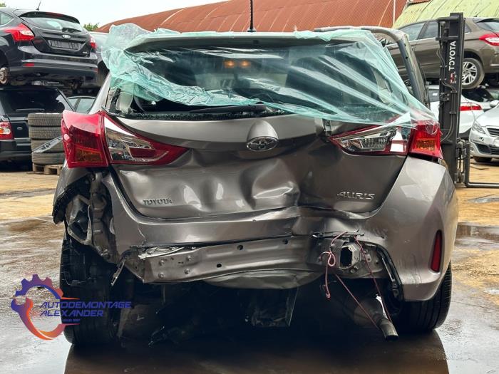 Toyota Auris 1.3 VVT-I 16V Sloopvoertuig (2015, 4V8)