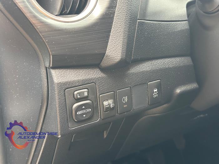 Toyota Auris 1.3 VVT-I 16V Sloopvoertuig (2015, 4V8)