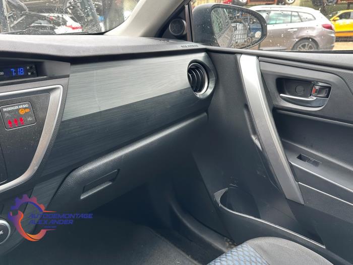 Toyota Auris 1.3 VVT-I 16V Sloopvoertuig (2015, 4V8)