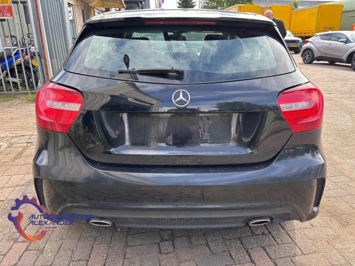 Mercedes A 1.6 A-180 16V Sloopvoertuig (2015, Zwart)