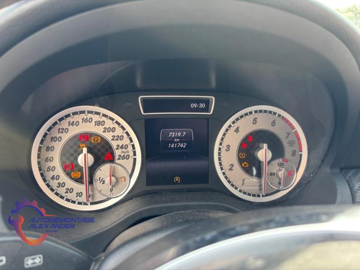 Mercedes A 1.6 A-180 16V Sloopvoertuig (2015, Zwart)