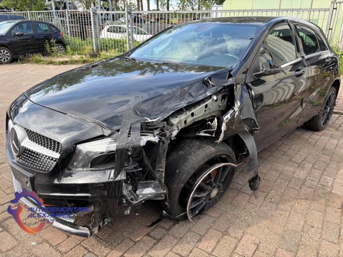 Mercedes A 1.6 A-180 16V Sloopvoertuig (2015, Zwart)