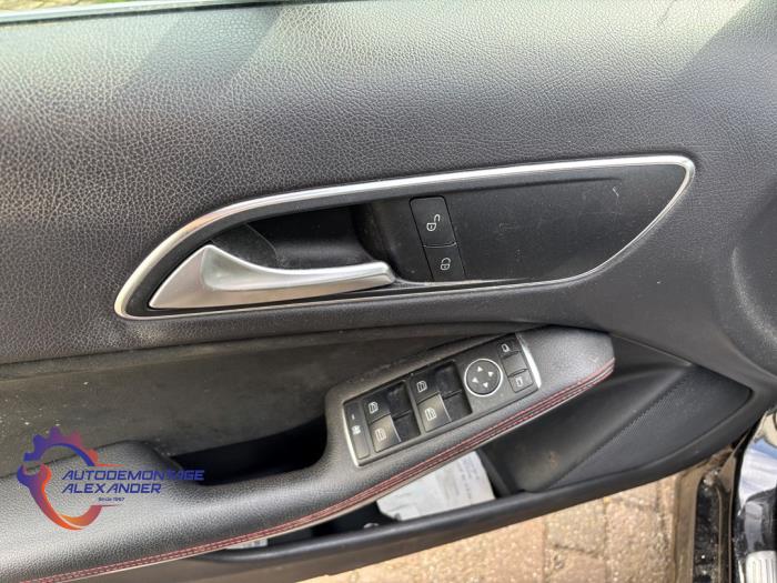 Mercedes A 1.6 A-180 16V Sloopvoertuig (2015, Zwart)