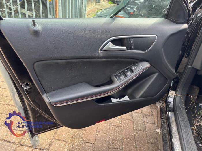 Mercedes A 1.6 A-180 16V Sloopvoertuig (2015, Zwart)