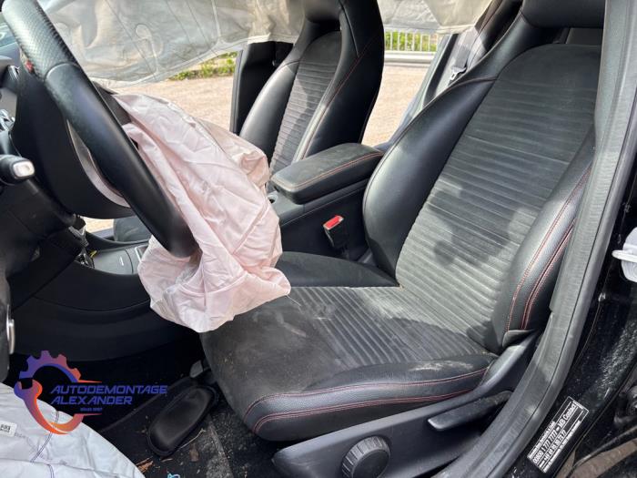 Mercedes A 1.6 A-180 16V Sloopvoertuig (2015, Zwart)