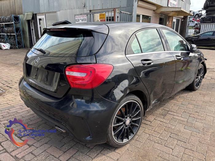 Mercedes A 1.6 A-180 16V Sloopvoertuig (2015, Zwart)
