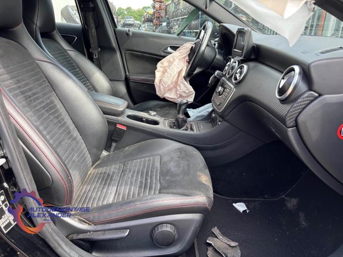 Mercedes A 1.6 A-180 16V Sloopvoertuig (2015, Zwart)